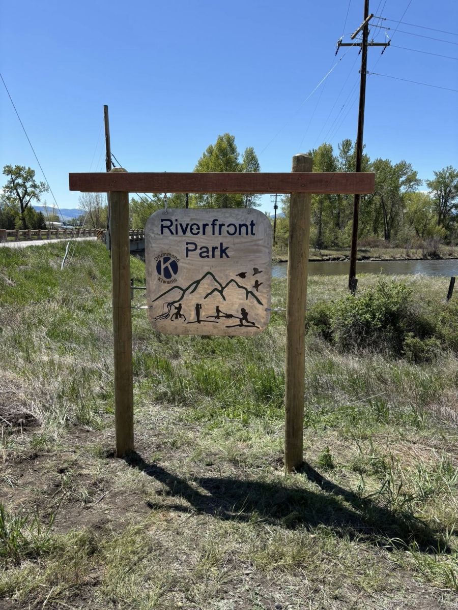 sketch mountain birds stick figure people, Kiwanis logo park verbiage